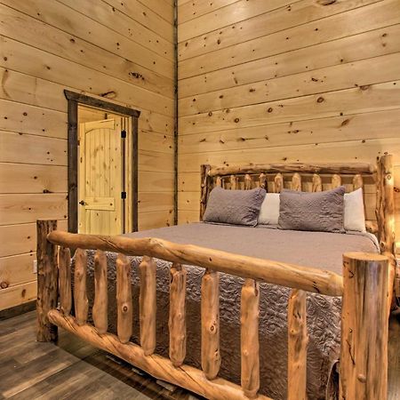 Luxe Cabin With Home Theater Less Than 2 Miles To Gatlinburg Eksteriør billede