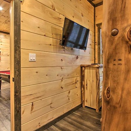 Luxe Cabin With Home Theater Less Than 2 Miles To Gatlinburg Eksteriør billede