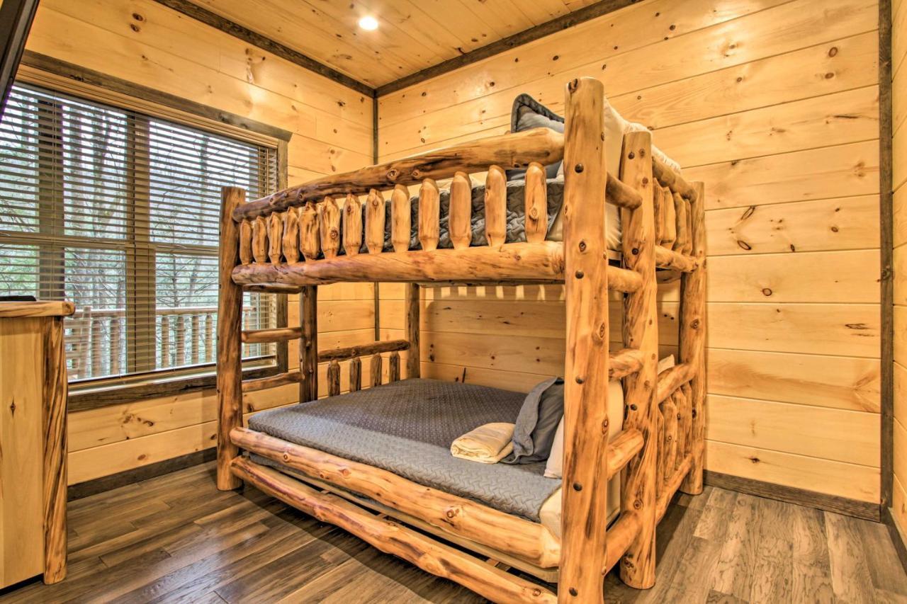 Luxe Cabin With Home Theater Less Than 2 Miles To Gatlinburg Eksteriør billede