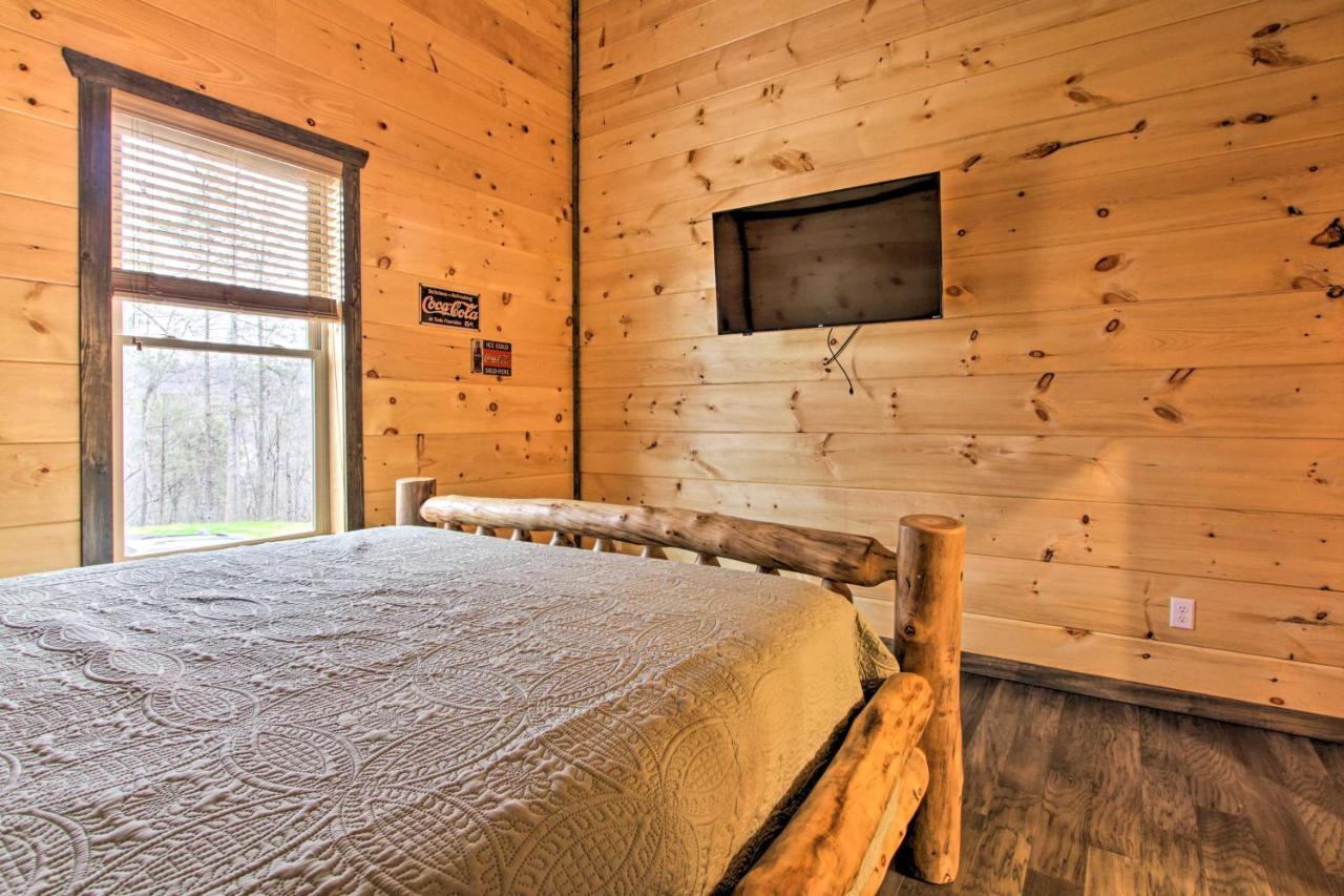 Luxe Cabin With Home Theater Less Than 2 Miles To Gatlinburg Eksteriør billede
