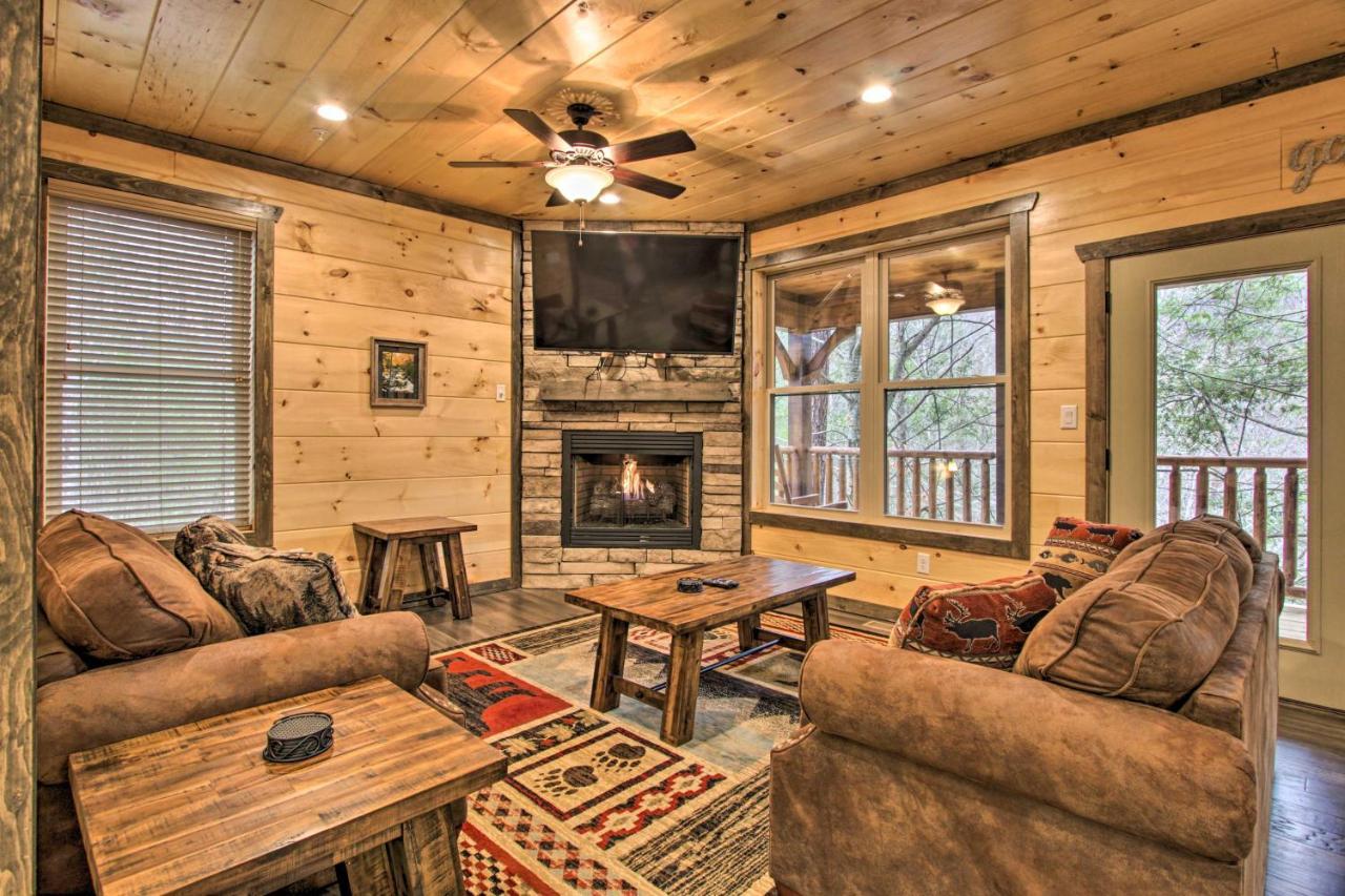 Luxe Cabin With Home Theater Less Than 2 Miles To Gatlinburg Eksteriør billede