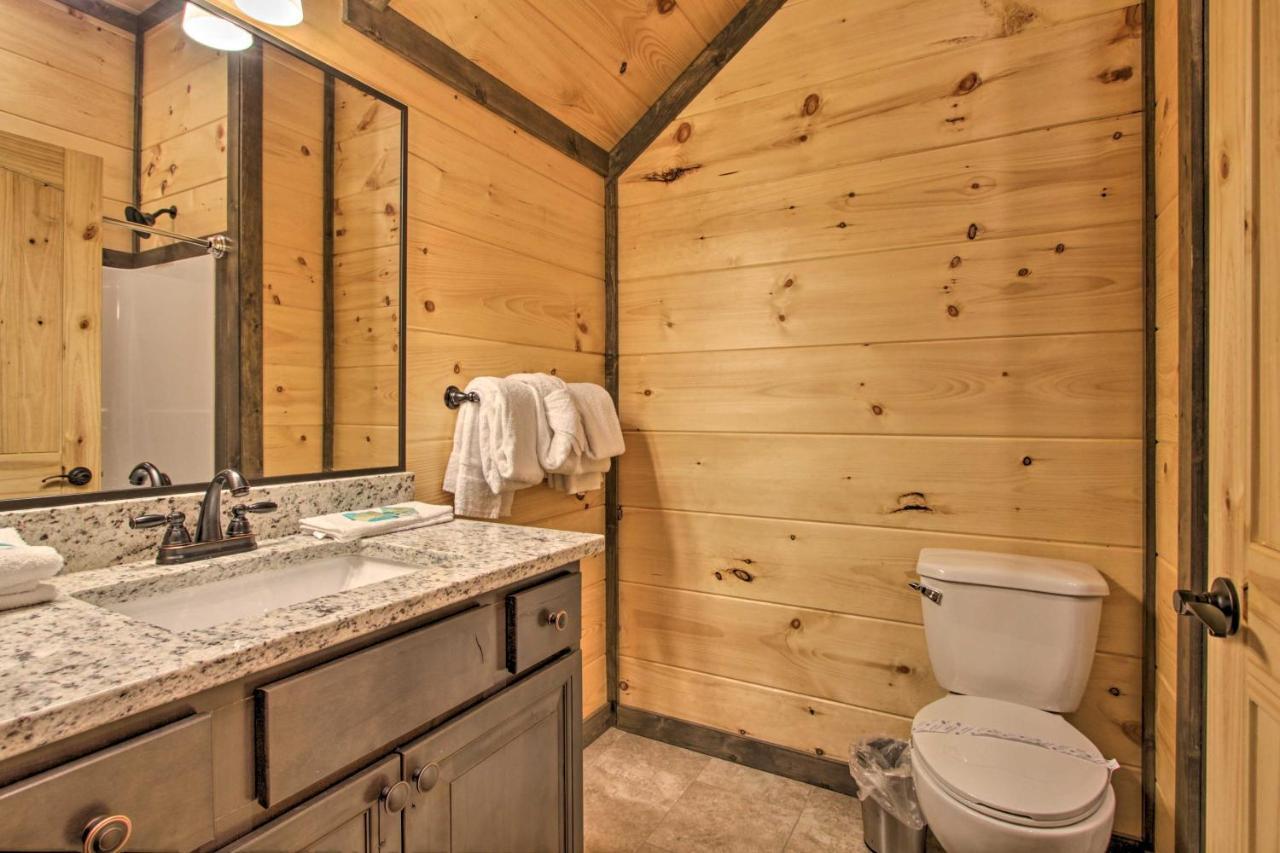 Luxe Cabin With Home Theater Less Than 2 Miles To Gatlinburg Eksteriør billede