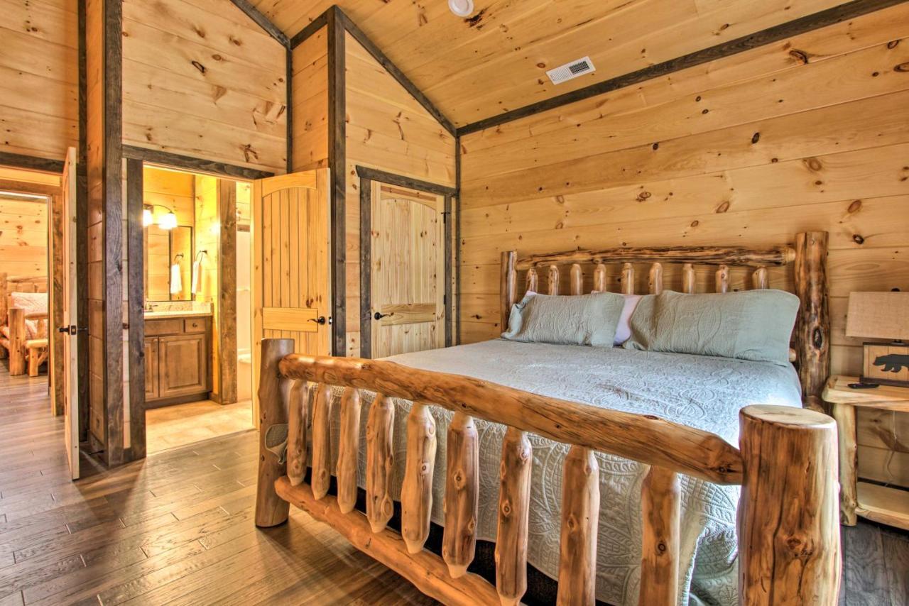 Luxe Cabin With Home Theater Less Than 2 Miles To Gatlinburg Eksteriør billede