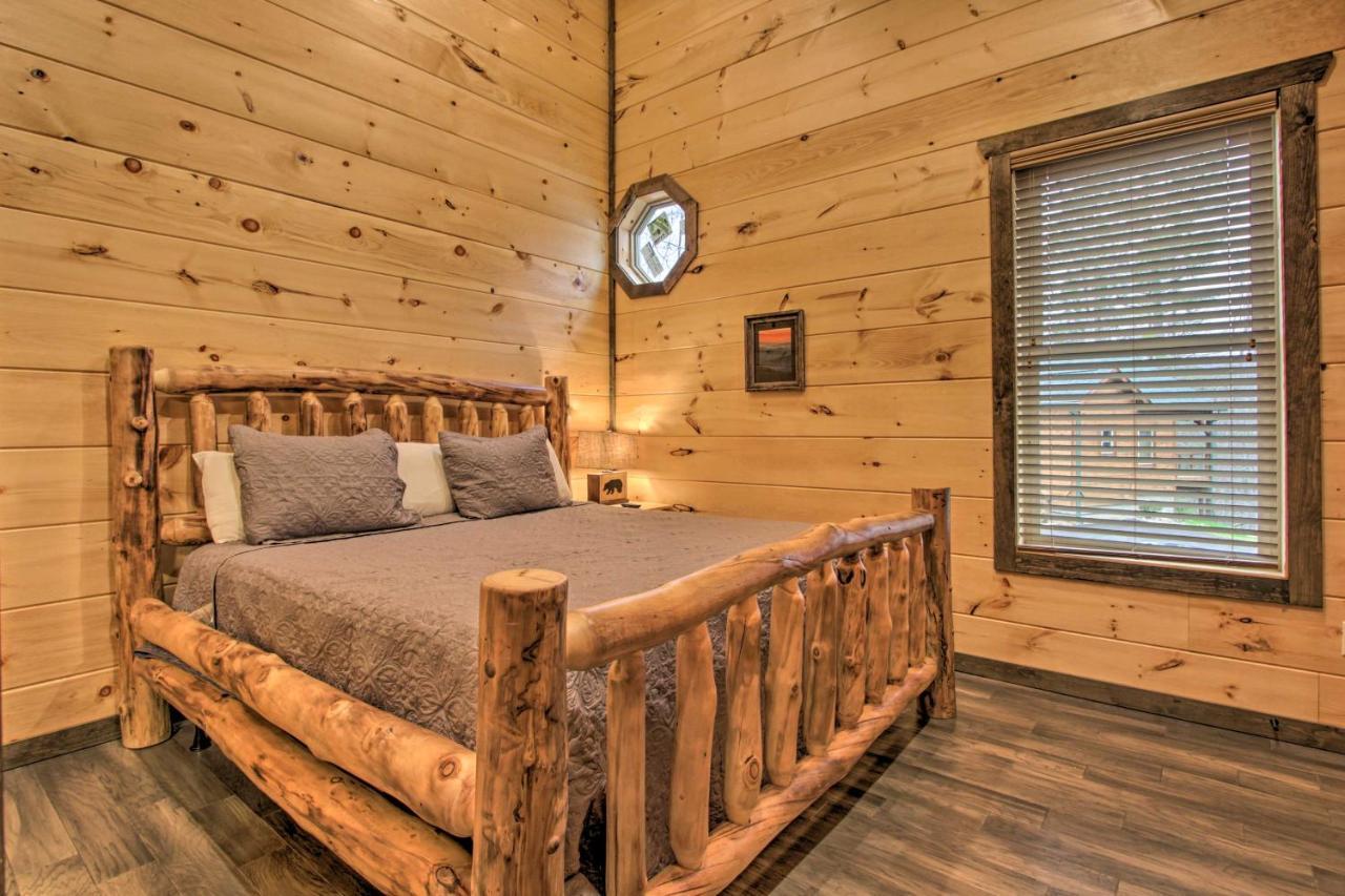 Luxe Cabin With Home Theater Less Than 2 Miles To Gatlinburg Eksteriør billede