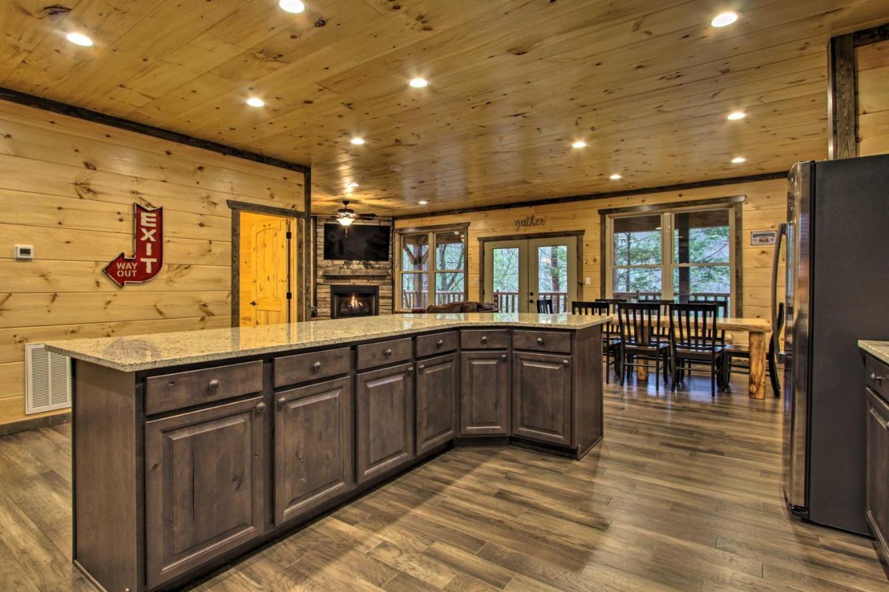 Luxe Cabin With Home Theater Less Than 2 Miles To Gatlinburg Eksteriør billede