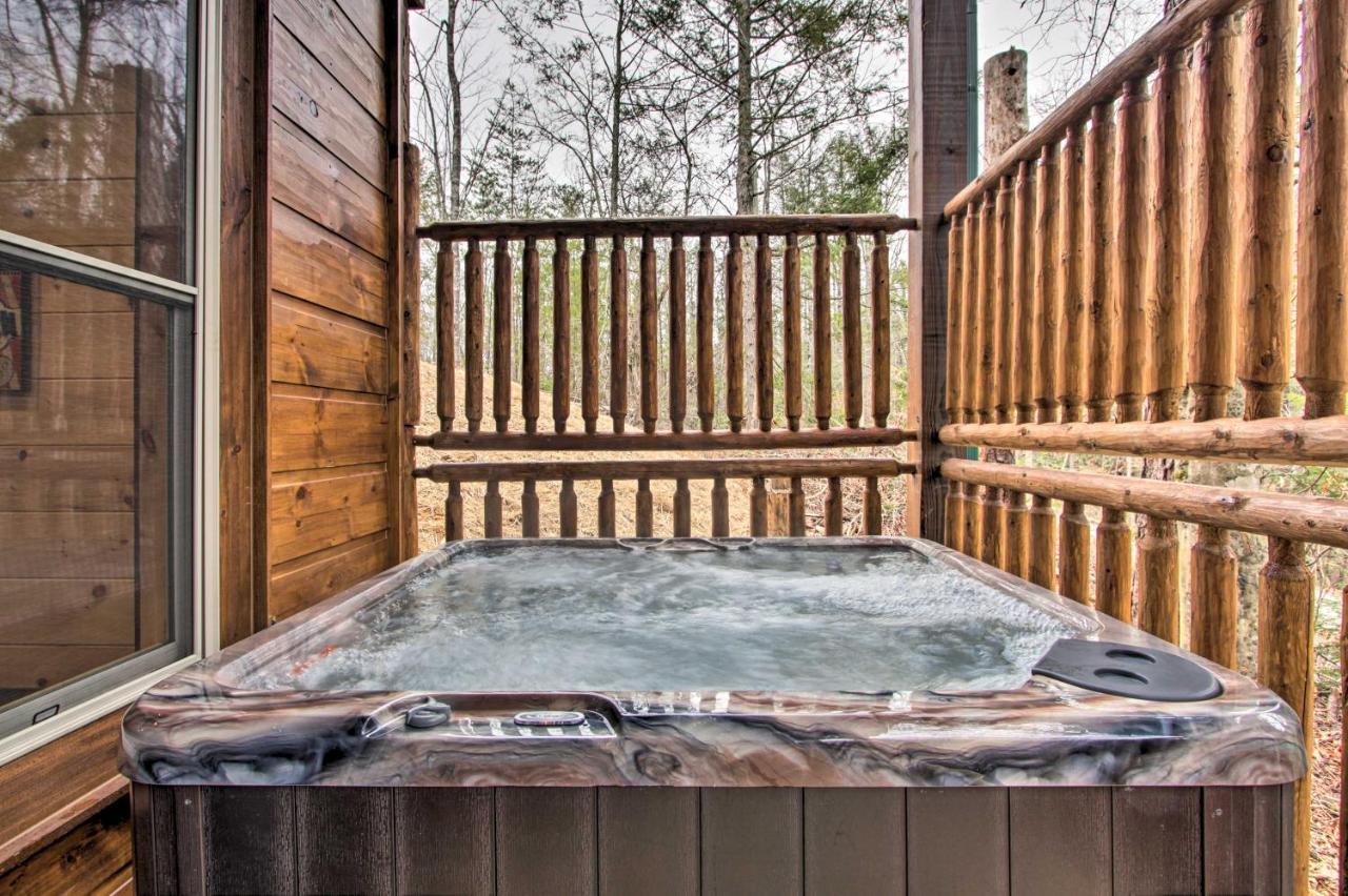 Luxe Cabin With Home Theater Less Than 2 Miles To Gatlinburg Eksteriør billede