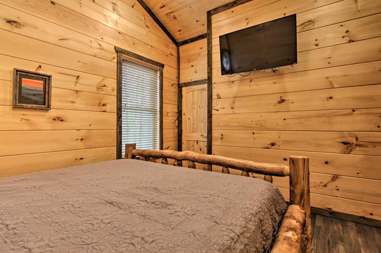 Luxe Cabin With Home Theater Less Than 2 Miles To Gatlinburg Eksteriør billede