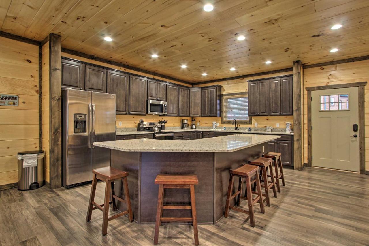 Luxe Cabin With Home Theater Less Than 2 Miles To Gatlinburg Eksteriør billede