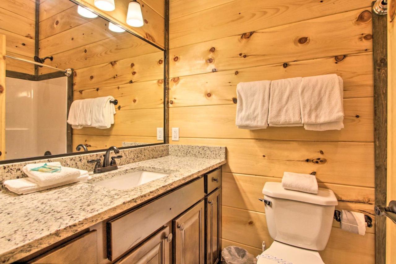 Luxe Cabin With Home Theater Less Than 2 Miles To Gatlinburg Eksteriør billede