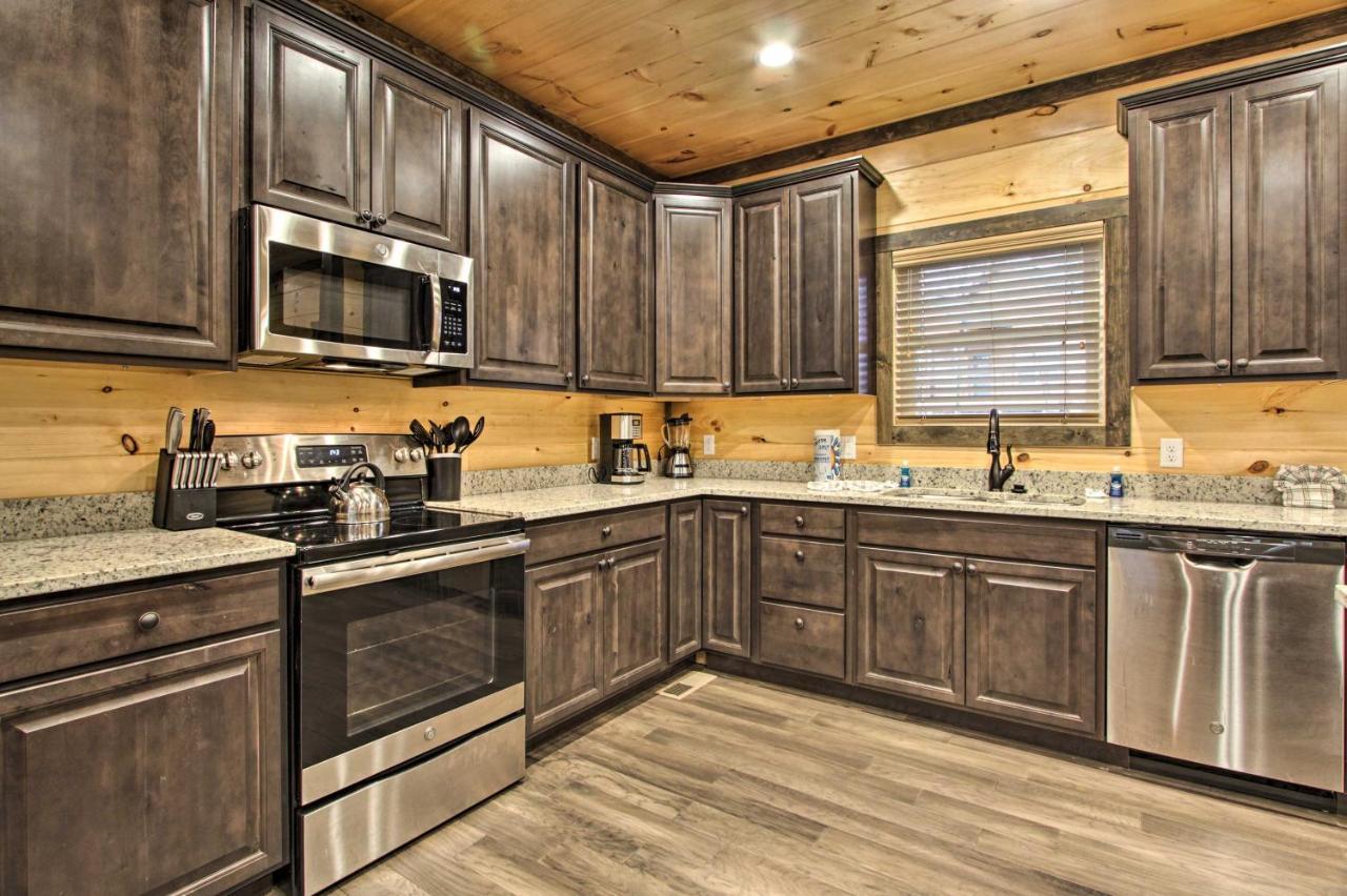 Luxe Cabin With Home Theater Less Than 2 Miles To Gatlinburg Eksteriør billede