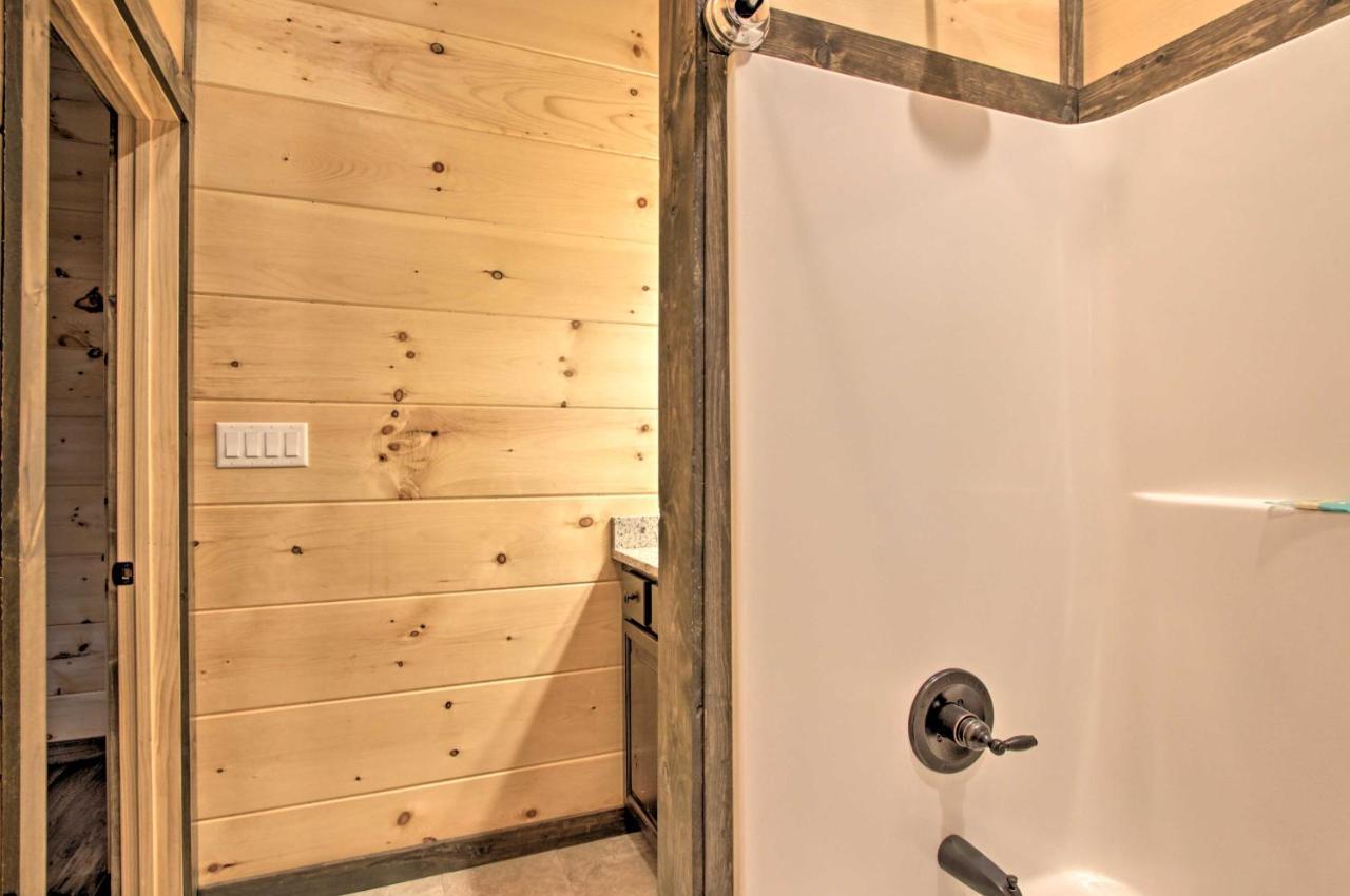 Luxe Cabin With Home Theater Less Than 2 Miles To Gatlinburg Eksteriør billede