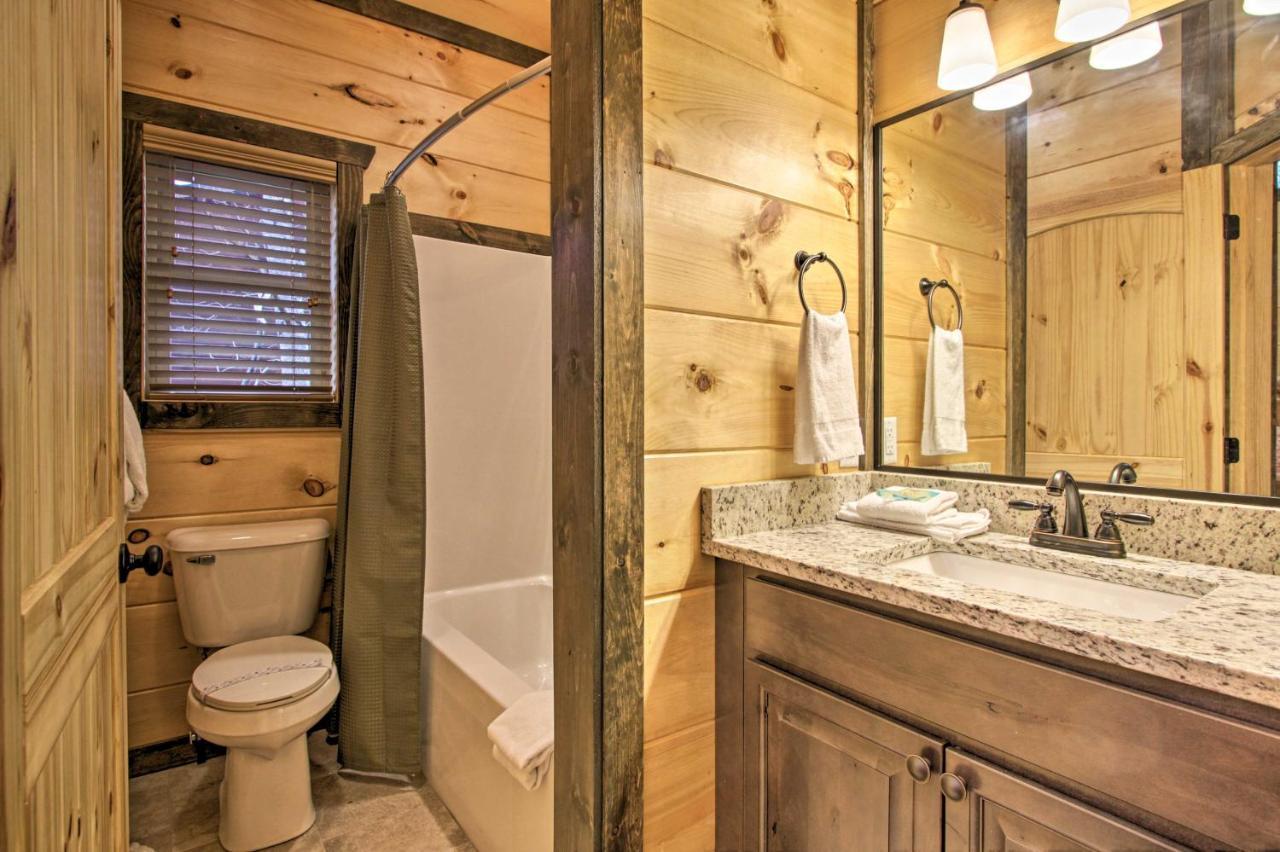 Luxe Cabin With Home Theater Less Than 2 Miles To Gatlinburg Eksteriør billede