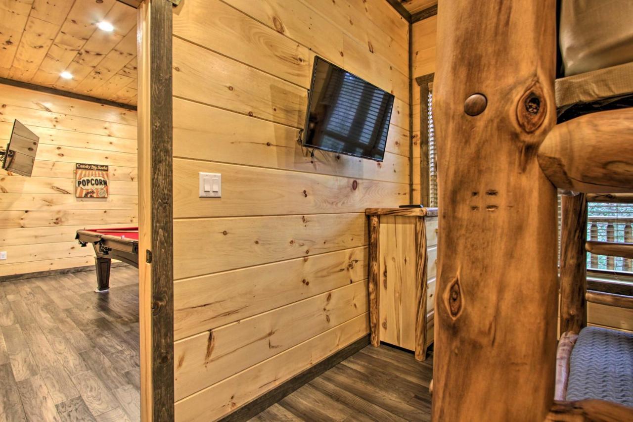 Luxe Cabin With Home Theater Less Than 2 Miles To Gatlinburg Eksteriør billede
