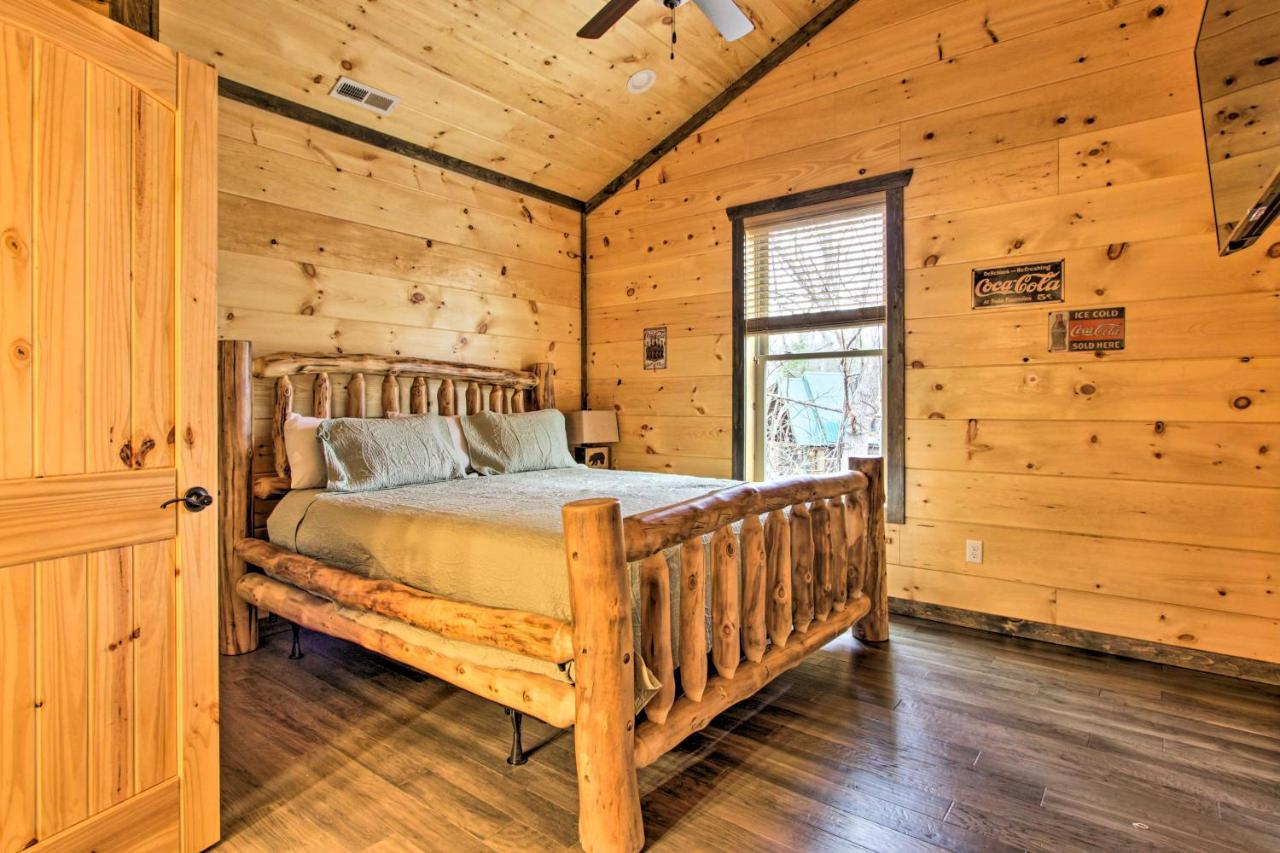 Luxe Cabin With Home Theater Less Than 2 Miles To Gatlinburg Eksteriør billede
