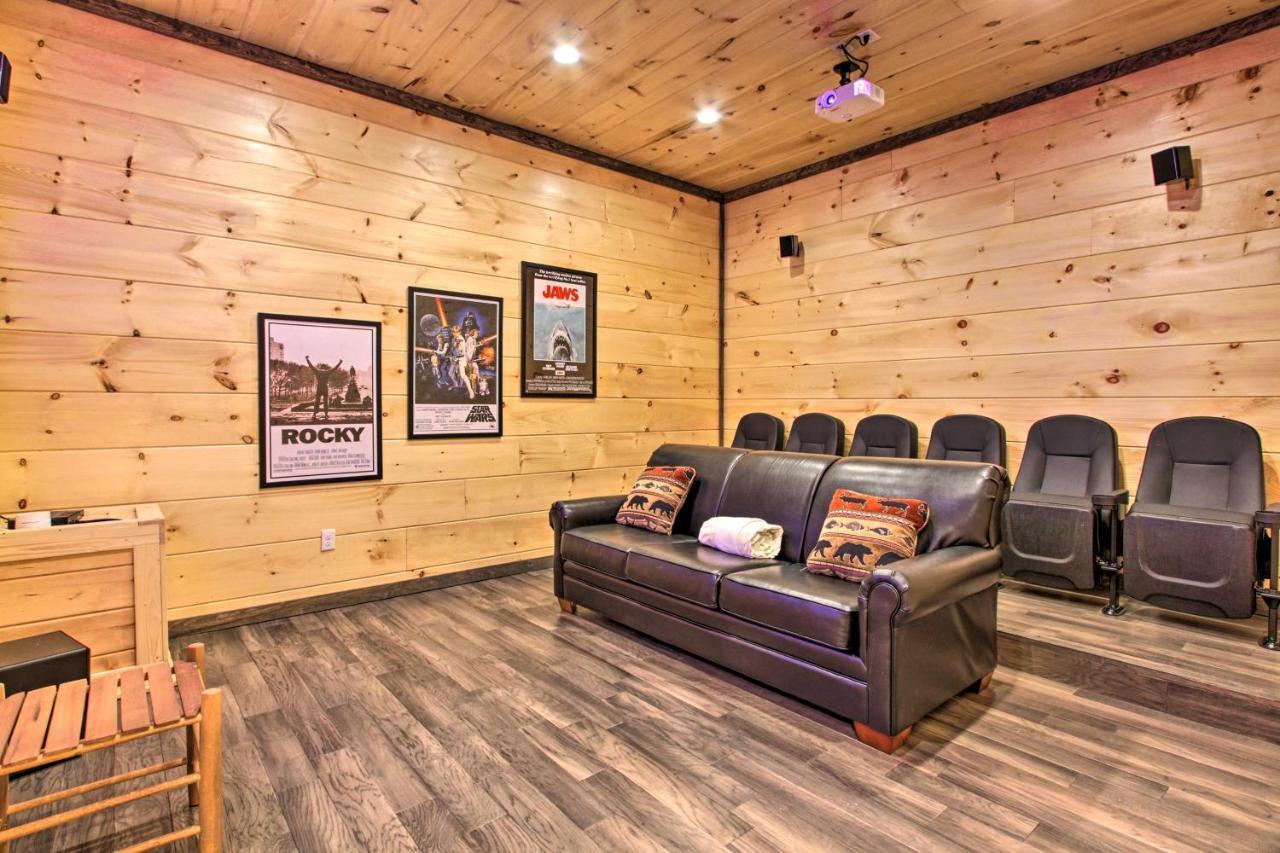 Luxe Cabin With Home Theater Less Than 2 Miles To Gatlinburg Eksteriør billede
