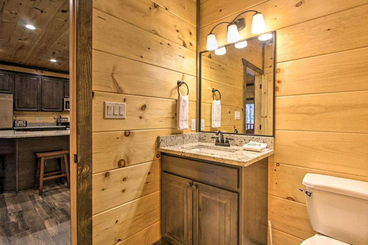 Luxe Cabin With Home Theater Less Than 2 Miles To Gatlinburg Eksteriør billede