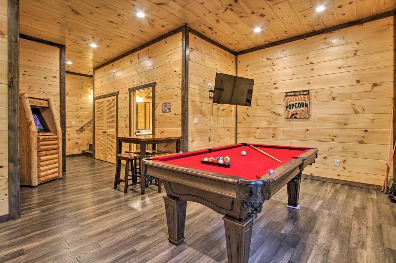Luxe Cabin With Home Theater Less Than 2 Miles To Gatlinburg Eksteriør billede