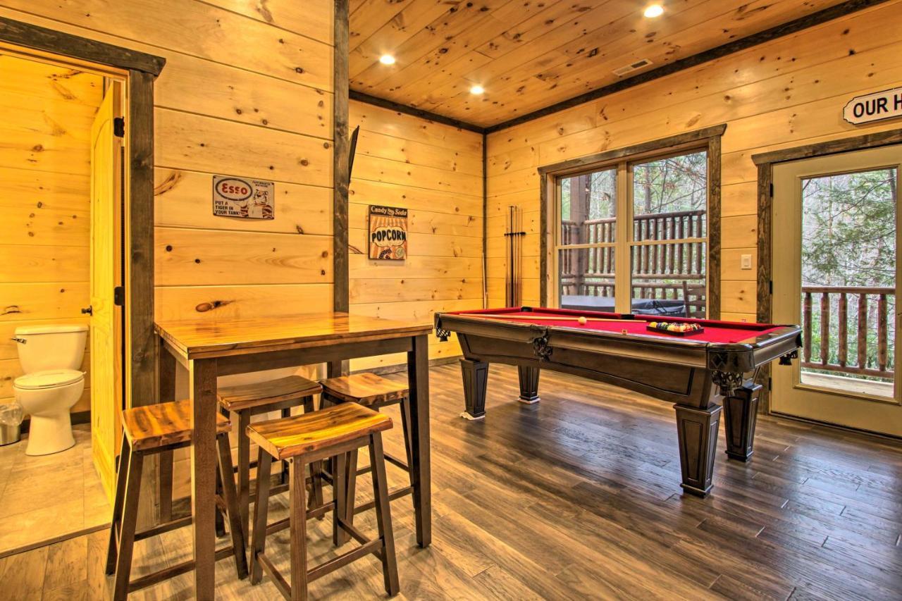 Luxe Cabin With Home Theater Less Than 2 Miles To Gatlinburg Eksteriør billede
